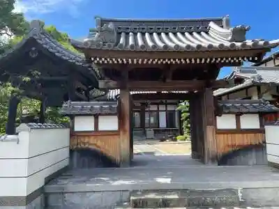 西蓮寺の山門