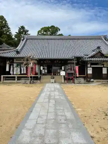 八幡寺の本殿・本堂