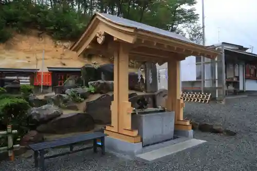 高屋敷稲荷神社の手水舎