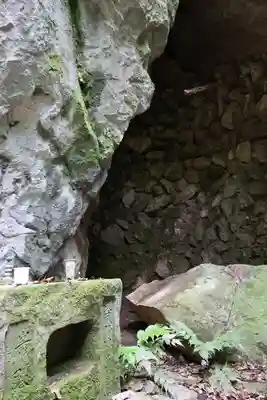 岩殿観音窟石龕(埼玉県)