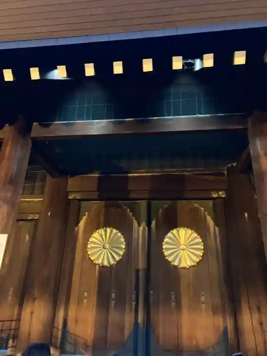 靖國神社の{uncategorized: "未分類", other: "その他", undefined: "問題あり", building: "その他建物", grave: "お墓", sacred_gate: "鳥居", guardian: "狛犬", statue: "像", buddha: "仏像", history: "歴史", nature: "自然", garden: "庭園", animal: "動物", pagoda: "塔", temizu: "手水舎", mountain_gate: "山門・神門", sanctuary: "本殿・本堂", subordinate: "末社・摂社", art: "芸術", scenery: "景色", jizo: "地蔵", ema: "絵馬", goshuin: "御朱印", omikuji: "おみくじ", items: "授与品その他", amulet: "お守り", goshuincho: "御朱印帳", eats: "食事", festival: "お祭り", votive_dance: "神楽", shichigosan: "七五三参", wedding: "結婚式", experience: "体験その他", initially: "初詣", around: "周辺", anti_infection: "感染症対策"}