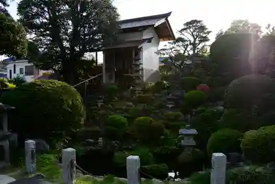 宗建寺の庭園