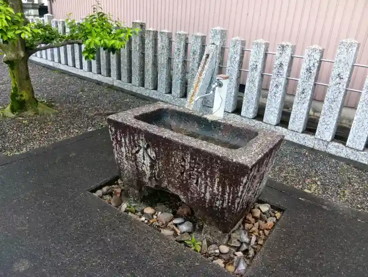 神明神社の{uncategorized: "未分類", other: "その他", undefined: "問題あり", building: "その他建物", grave: "お墓", sacred_gate: "鳥居", guardian: "狛犬", statue: "像", buddha: "仏像", history: "歴史", nature: "自然", garden: "庭園", animal: "動物", pagoda: "塔", temizu: "手水舎", mountain_gate: "山門・神門", sanctuary: "本殿・本堂", subordinate: "末社・摂社", art: "芸術", scenery: "景色", jizo: "地蔵", ema: "絵馬", goshuin: "御朱印", omikuji: "おみくじ", items: "授与品その他", amulet: "お守り", goshuincho: "御朱印帳", eats: "食事", festival: "お祭り", votive_dance: "神楽", shichigosan: "七五三参", wedding: "結婚式", experience: "体験その他", initially: "初詣", around: "周辺", anti_infection: "感染症対策"}