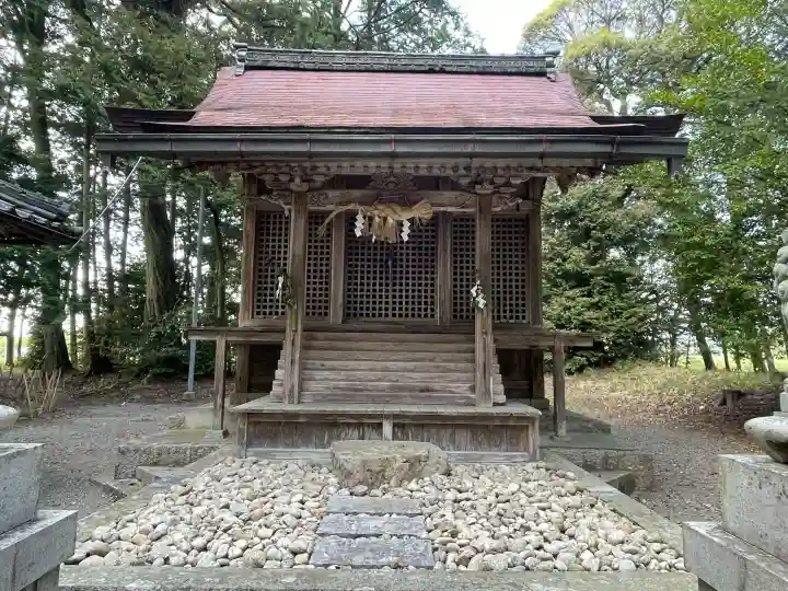 大寳神社の{uncategorized: "未分類", other: "その他", undefined: "問題あり", building: "その他建物", grave: "お墓", sacred_gate: "鳥居", guardian: "狛犬", statue: "像", buddha: "仏像", history: "歴史", nature: "自然", garden: "庭園", animal: "動物", pagoda: "塔", temizu: "手水舎", mountain_gate: "山門・神門", sanctuary: "本殿・本堂", subordinate: "末社・摂社", art: "芸術", scenery: "景色", jizo: "地蔵", ema: "絵馬", goshuin: "御朱印", omikuji: "おみくじ", items: "授与品その他", amulet: "お守り", goshuincho: "御朱印帳", eats: "食事", festival: "お祭り", votive_dance: "神楽", shichigosan: "七五三参", wedding: "結婚式", experience: "体験その他", initially: "初詣", around: "周辺", anti_infection: "感染症対策"}