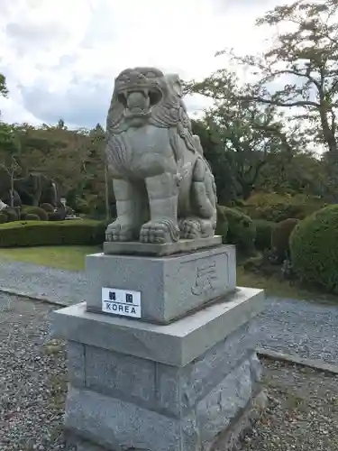 富士仏舎利塔平和公園の狛犬