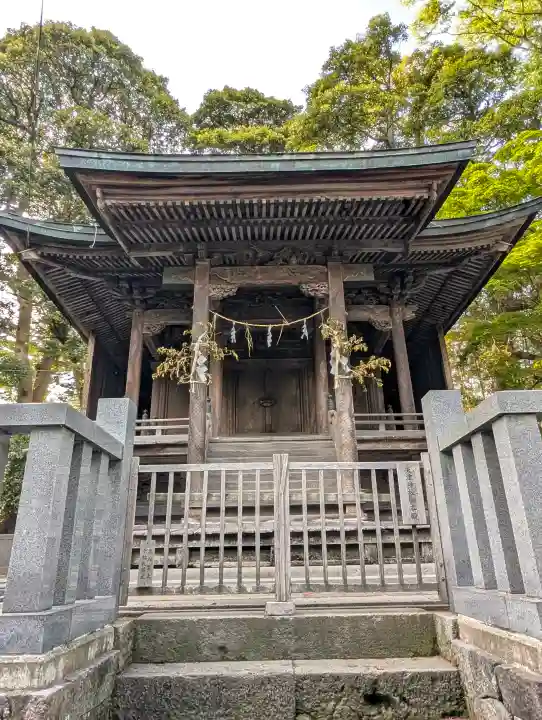 天津神社の{uncategorized: "未分類", other: "その他", undefined: "問題あり", building: "その他建物", grave: "お墓", sacred_gate: "鳥居", guardian: "狛犬", statue: "像", buddha: "仏像", history: "歴史", nature: "自然", garden: "庭園", animal: "動物", pagoda: "塔", temizu: "手水舎", mountain_gate: "山門・神門", sanctuary: "本殿・本堂", subordinate: "末社・摂社", art: "芸術", scenery: "景色", jizo: "地蔵", ema: "絵馬", goshuin: "御朱印", omikuji: "おみくじ", items: "授与品その他", amulet: "お守り", goshuincho: "御朱印帳", eats: "食事", festival: "お祭り", votive_dance: "神楽", shichigosan: "七五三参", wedding: "結婚式", experience: "体験その他", initially: "初詣", around: "周辺", anti_infection: "感染症対策"}