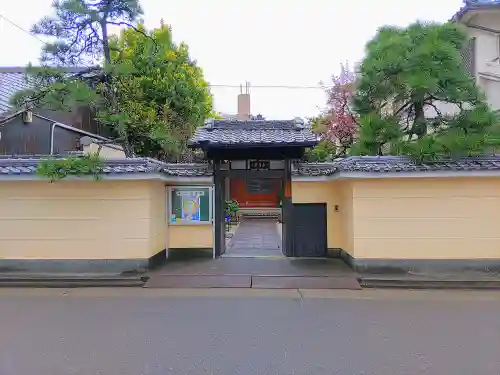 法徳寺の山門・神門