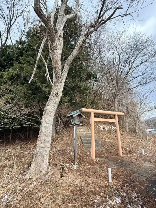 熊野神社の{uncategorized: "未分類", other: "その他", undefined: "問題あり", building: "その他建物", grave: "お墓", sacred_gate: "鳥居", guardian: "狛犬", statue: "像", buddha: "仏像", history: "歴史", nature: "自然", garden: "庭園", animal: "動物", pagoda: "塔", temizu: "手水舎", mountain_gate: "山門・神門", sanctuary: "本殿・本堂", subordinate: "末社・摂社", art: "芸術", scenery: "景色", jizo: "地蔵", ema: "絵馬", goshuin: "御朱印", omikuji: "おみくじ", items: "授与品その他", amulet: "お守り", goshuincho: "御朱印帳", eats: "食事", festival: "お祭り", votive_dance: "神楽", shichigosan: "七五三参", wedding: "結婚式", experience: "体験その他", initially: "初詣", around: "周辺", anti_infection: "感染症対策"}