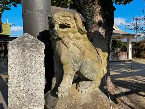 鳥出神社の狛犬