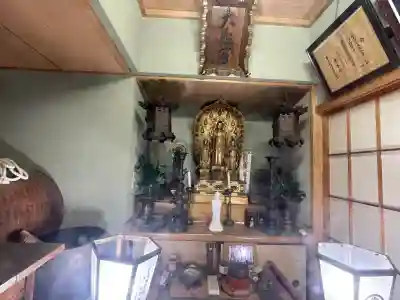 信州善光寺別院（月島開運観世音）の{uncategorized: "未分類", other: "その他", undefined: "問題あり", building: "その他建物", grave: "お墓", sacred_gate: "鳥居", guardian: "狛犬", statue: "像", buddha: "仏像", history: "歴史", nature: "自然", garden: "庭園", animal: "動物", pagoda: "塔", temizu: "手水舎", mountain_gate: "山門・神門", sanctuary: "本殿・本堂", subordinate: "末社・摂社", art: "芸術", scenery: "景色", jizo: "地蔵", ema: "絵馬", goshuin: "御朱印", omikuji: "おみくじ", items: "授与品その他", amulet: "お守り", goshuincho: "御朱印帳", eats: "食事", festival: "お祭り", votive_dance: "神楽", shichigosan: "七五三参", wedding: "結婚式", experience: "体験その他", initially: "初詣", around: "周辺", anti_infection: "感染症対策"}