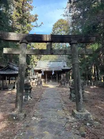 日光神社(名草中町)の{uncategorized: "未分類", other: "その他", undefined: "問題あり", building: "その他建物", grave: "お墓", sacred_gate: "鳥居", guardian: "狛犬", statue: "像", buddha: "仏像", history: "歴史", nature: "自然", garden: "庭園", animal: "動物", pagoda: "塔", temizu: "手水舎", mountain_gate: "山門・神門", sanctuary: "本殿・本堂", subordinate: "末社・摂社", art: "芸術", scenery: "景色", jizo: "地蔵", ema: "絵馬", goshuin: "御朱印", omikuji: "おみくじ", items: "授与品その他", amulet: "お守り", goshuincho: "御朱印帳", eats: "食事", festival: "お祭り", votive_dance: "神楽", shichigosan: "七五三参", wedding: "結婚式", experience: "体験その他", initially: "初詣", around: "周辺", anti_infection: "感染症対策"}