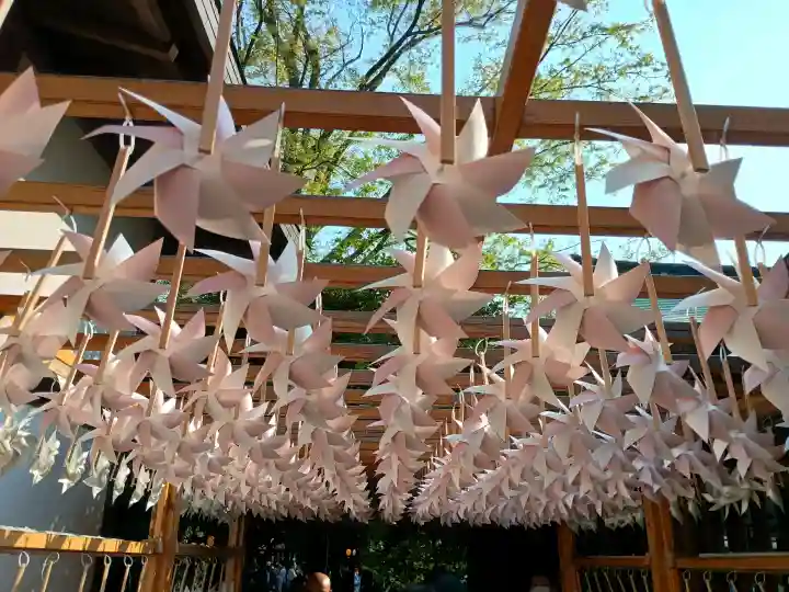 川越氷川神社の{uncategorized: "未分類", other: "その他", undefined: "問題あり", building: "その他建物", grave: "お墓", sacred_gate: "鳥居", guardian: "狛犬", statue: "像", buddha: "仏像", history: "歴史", nature: "自然", garden: "庭園", animal: "動物", pagoda: "塔", temizu: "手水舎", mountain_gate: "山門・神門", sanctuary: "本殿・本堂", subordinate: "末社・摂社", art: "芸術", scenery: "景色", jizo: "地蔵", ema: "絵馬", goshuin: "御朱印", omikuji: "おみくじ", items: "授与品その他", amulet: "お守り", goshuincho: "御朱印帳", eats: "食事", festival: "お祭り", votive_dance: "神楽", shichigosan: "七五三参", wedding: "結婚式", experience: "体験その他", initially: "初詣", around: "周辺", anti_infection: "感染症対策"}