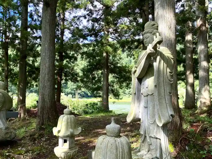 北竜湖弁財天(長野県)