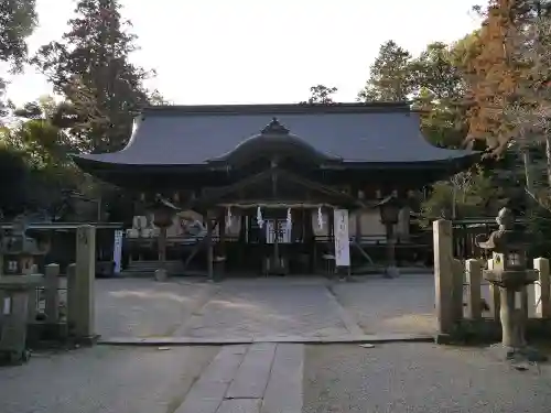 大和神社の本殿