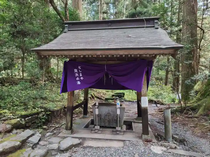 花園神社の手水舎