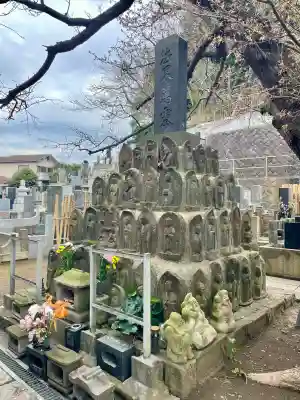 日蓮宗龍口山本龍寺の{uncategorized: "未分類", other: "その他", undefined: "問題あり", building: "その他建物", grave: "お墓", sacred_gate: "鳥居", guardian: "狛犬", statue: "像", buddha: "仏像", history: "歴史", nature: "自然", garden: "庭園", animal: "動物", pagoda: "塔", temizu: "手水舎", mountain_gate: "山門・神門", sanctuary: "本殿・本堂", subordinate: "末社・摂社", art: "芸術", scenery: "景色", jizo: "地蔵", ema: "絵馬", goshuin: "御朱印", omikuji: "おみくじ", items: "授与品その他", amulet: "お守り", goshuincho: "御朱印帳", eats: "食事", festival: "お祭り", votive_dance: "神楽", shichigosan: "七五三参", wedding: "結婚式", experience: "体験その他", initially: "初詣", around: "周辺", anti_infection: "感染症対策"}