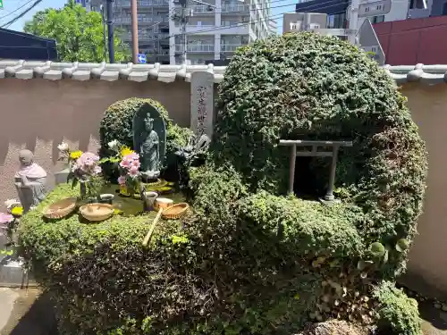 神楽坂安養寺の{uncategorized: "未分類", other: "その他", undefined: "問題あり", building: "その他建物", grave: "お墓", sacred_gate: "鳥居", guardian: "狛犬", statue: "像", buddha: "仏像", history: "歴史", nature: "自然", garden: "庭園", animal: "動物", pagoda: "塔", temizu: "手水舎", mountain_gate: "山門・神門", sanctuary: "本殿・本堂", subordinate: "末社・摂社", art: "芸術", scenery: "景色", jizo: "地蔵", ema: "絵馬", goshuin: "御朱印", omikuji: "おみくじ", items: "授与品その他", amulet: "お守り", goshuincho: "御朱印帳", eats: "食事", festival: "お祭り", votive_dance: "神楽", shichigosan: "七五三参", wedding: "結婚式", experience: "体験その他", initially: "初詣", around: "周辺", anti_infection: "感染症対策"}