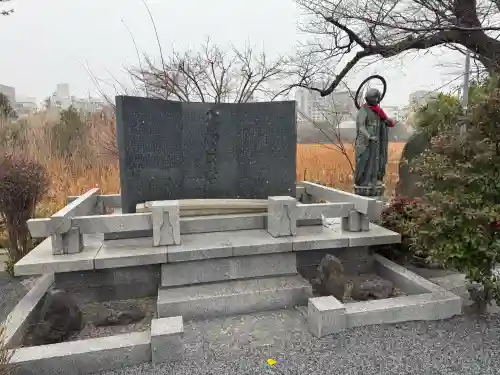 寛永寺不忍池弁天堂の{uncategorized: "未分類", other: "その他", undefined: "問題あり", building: "その他建物", grave: "お墓", sacred_gate: "鳥居", guardian: "狛犬", statue: "像", buddha: "仏像", history: "歴史", nature: "自然", garden: "庭園", animal: "動物", pagoda: "塔", temizu: "手水舎", mountain_gate: "山門・神門", sanctuary: "本殿・本堂", subordinate: "末社・摂社", art: "芸術", scenery: "景色", jizo: "地蔵", ema: "絵馬", goshuin: "御朱印", omikuji: "おみくじ", items: "授与品その他", amulet: "お守り", goshuincho: "御朱印帳", eats: "食事", festival: "お祭り", votive_dance: "神楽", shichigosan: "七五三参", wedding: "結婚式", experience: "体験その他", initially: "初詣", around: "周辺", anti_infection: "感染症対策"}