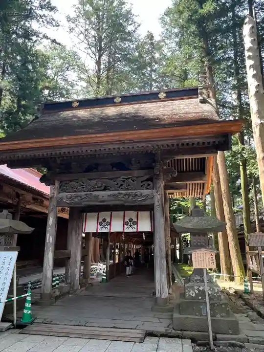 諏訪大社の山門・神門