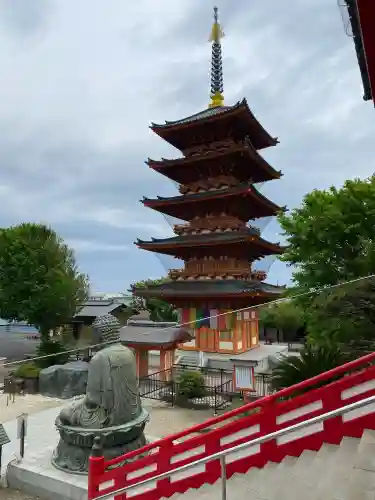 飯沼山 圓福寺の{uncategorized: "未分類", other: "その他", undefined: "問題あり", building: "その他建物", grave: "お墓", sacred_gate: "鳥居", guardian: "狛犬", statue: "像", buddha: "仏像", history: "歴史", nature: "自然", garden: "庭園", animal: "動物", pagoda: "塔", temizu: "手水舎", mountain_gate: "山門・神門", sanctuary: "本殿・本堂", subordinate: "末社・摂社", art: "芸術", scenery: "景色", jizo: "地蔵", ema: "絵馬", goshuin: "御朱印", omikuji: "おみくじ", items: "授与品その他", amulet: "お守り", goshuincho: "御朱印帳", eats: "食事", festival: "お祭り", votive_dance: "神楽", shichigosan: "七五三参", wedding: "結婚式", experience: "体験その他", initially: "初詣", around: "周辺", anti_infection: "感染症対策"}