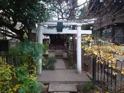 子安稲荷神社の鳥居