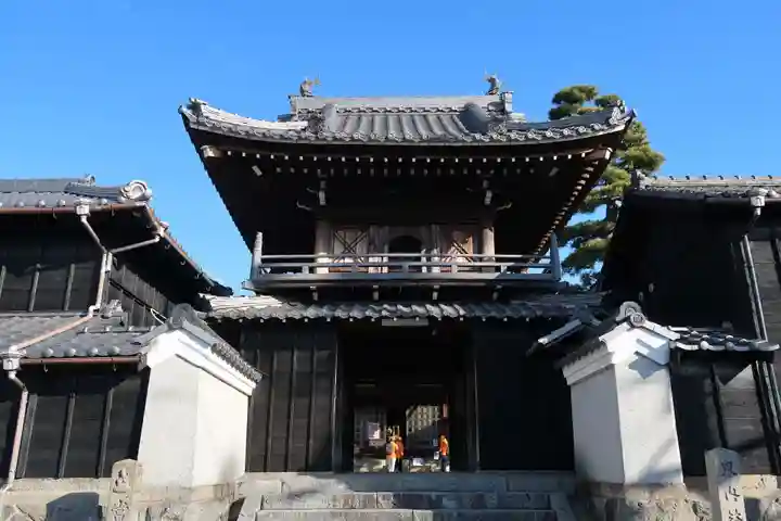 普門寺の山門・神門