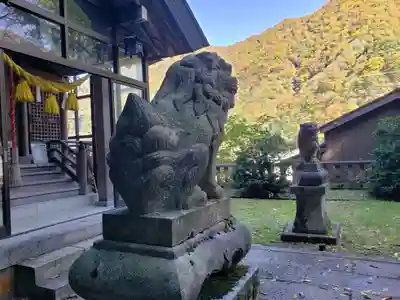 宇奈月神社の狛犬