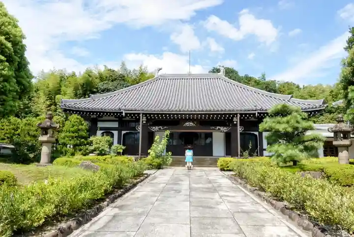 長寿寺の本殿・本堂