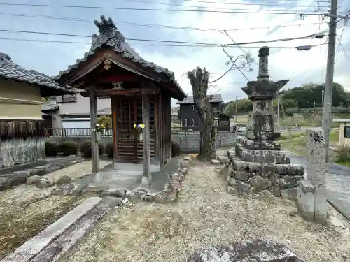安楽寺の{uncategorized: "未分類", other: "その他", undefined: "問題あり", building: "その他建物", grave: "お墓", sacred_gate: "鳥居", guardian: "狛犬", statue: "像", buddha: "仏像", history: "歴史", nature: "自然", garden: "庭園", animal: "動物", pagoda: "塔", temizu: "手水舎", mountain_gate: "山門・神門", sanctuary: "本殿・本堂", subordinate: "末社・摂社", art: "芸術", scenery: "景色", jizo: "地蔵", ema: "絵馬", goshuin: "御朱印", omikuji: "おみくじ", items: "授与品その他", amulet: "お守り", goshuincho: "御朱印帳", eats: "食事", festival: "お祭り", votive_dance: "神楽", shichigosan: "七五三参", wedding: "結婚式", experience: "体験その他", initially: "初詣", around: "周辺", anti_infection: "感染症対策"}