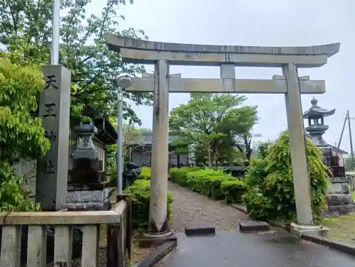 天王神社の{uncategorized: "未分類", other: "その他", undefined: "問題あり", building: "その他建物", grave: "お墓", sacred_gate: "鳥居", guardian: "狛犬", statue: "像", buddha: "仏像", history: "歴史", nature: "自然", garden: "庭園", animal: "動物", pagoda: "塔", temizu: "手水舎", mountain_gate: "山門・神門", sanctuary: "本殿・本堂", subordinate: "末社・摂社", art: "芸術", scenery: "景色", jizo: "地蔵", ema: "絵馬", goshuin: "御朱印", omikuji: "おみくじ", items: "授与品その他", amulet: "お守り", goshuincho: "御朱印帳", eats: "食事", festival: "お祭り", votive_dance: "神楽", shichigosan: "七五三参", wedding: "結婚式", experience: "体験その他", initially: "初詣", around: "周辺", anti_infection: "感染症対策"}