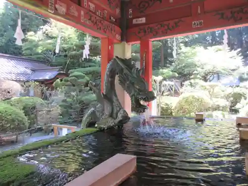 北口本宮冨士浅間神社の手水舎