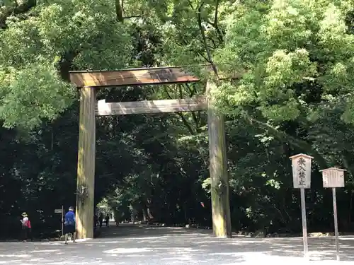 熱田神宮の鳥居