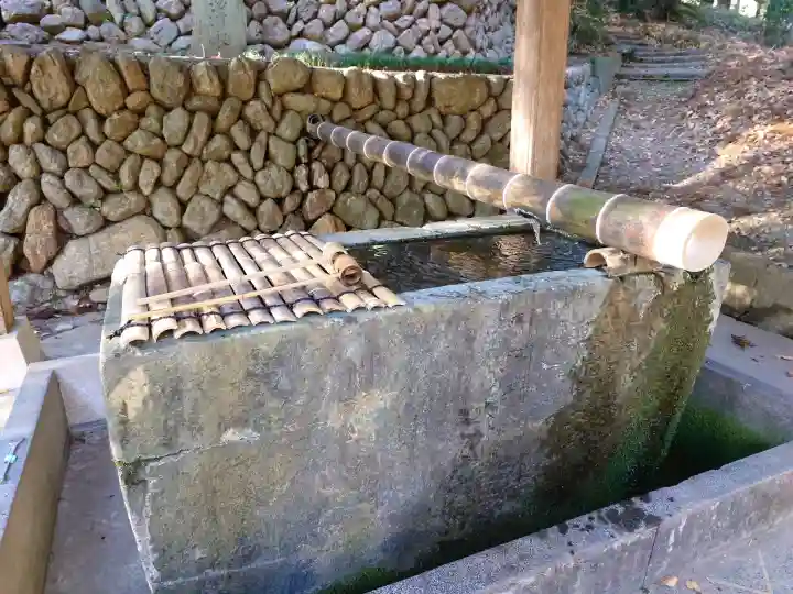 鎌形八幡神社の{uncategorized: "未分類", other: "その他", undefined: "問題あり", building: "その他建物", grave: "お墓", sacred_gate: "鳥居", guardian: "狛犬", statue: "像", buddha: "仏像", history: "歴史", nature: "自然", garden: "庭園", animal: "動物", pagoda: "塔", temizu: "手水舎", mountain_gate: "山門・神門", sanctuary: "本殿・本堂", subordinate: "末社・摂社", art: "芸術", scenery: "景色", jizo: "地蔵", ema: "絵馬", goshuin: "御朱印", omikuji: "おみくじ", items: "授与品その他", amulet: "お守り", goshuincho: "御朱印帳", eats: "食事", festival: "お祭り", votive_dance: "神楽", shichigosan: "七五三参", wedding: "結婚式", experience: "体験その他", initially: "初詣", around: "周辺", anti_infection: "感染症対策"}