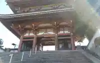 本佛寺の山門・神門