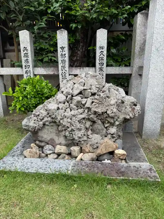 京都ゑびす神社の{uncategorized: "未分類", other: "その他", undefined: "問題あり", building: "その他建物", grave: "お墓", sacred_gate: "鳥居", guardian: "狛犬", statue: "像", buddha: "仏像", history: "歴史", nature: "自然", garden: "庭園", animal: "動物", pagoda: "塔", temizu: "手水舎", mountain_gate: "山門・神門", sanctuary: "本殿・本堂", subordinate: "末社・摂社", art: "芸術", scenery: "景色", jizo: "地蔵", ema: "絵馬", goshuin: "御朱印", omikuji: "おみくじ", items: "授与品その他", amulet: "お守り", goshuincho: "御朱印帳", eats: "食事", festival: "お祭り", votive_dance: "神楽", shichigosan: "七五三参", wedding: "結婚式", experience: "体験その他", initially: "初詣", around: "周辺", anti_infection: "感染症対策"}