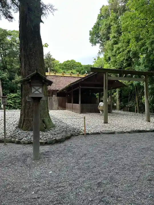 月夜見宮(豊受大神宮別宮)の{uncategorized: "未分類", other: "その他", undefined: "問題あり", building: "その他建物", grave: "お墓", sacred_gate: "鳥居", guardian: "狛犬", statue: "像", buddha: "仏像", history: "歴史", nature: "自然", garden: "庭園", animal: "動物", pagoda: "塔", temizu: "手水舎", mountain_gate: "山門・神門", sanctuary: "本殿・本堂", subordinate: "末社・摂社", art: "芸術", scenery: "景色", jizo: "地蔵", ema: "絵馬", goshuin: "御朱印", omikuji: "おみくじ", items: "授与品その他", amulet: "お守り", goshuincho: "御朱印帳", eats: "食事", festival: "お祭り", votive_dance: "神楽", shichigosan: "七五三参", wedding: "結婚式", experience: "体験その他", initially: "初詣", around: "周辺", anti_infection: "感染症対策"}
