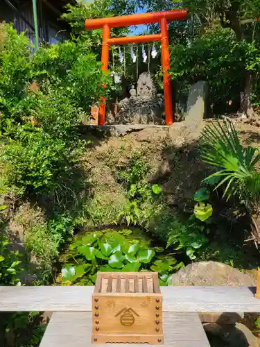 横浜御嶽神社の鳥居