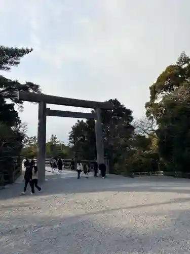 伊勢神宮内宮（皇大神宮）の{uncategorized: "未分類", other: "その他", undefined: "問題あり", building: "その他建物", grave: "お墓", sacred_gate: "鳥居", guardian: "狛犬", statue: "像", buddha: "仏像", history: "歴史", nature: "自然", garden: "庭園", animal: "動物", pagoda: "塔", temizu: "手水舎", mountain_gate: "山門・神門", sanctuary: "本殿・本堂", subordinate: "末社・摂社", art: "芸術", scenery: "景色", jizo: "地蔵", ema: "絵馬", goshuin: "御朱印", omikuji: "おみくじ", items: "授与品その他", amulet: "お守り", goshuincho: "御朱印帳", eats: "食事", festival: "お祭り", votive_dance: "神楽", shichigosan: "七五三参", wedding: "結婚式", experience: "体験その他", initially: "初詣", around: "周辺", anti_infection: "感染症対策"}