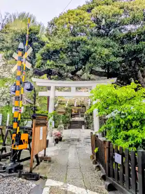 御霊神社の{uncategorized: "未分類", other: "その他", undefined: "問題あり", building: "その他建物", grave: "お墓", sacred_gate: "鳥居", guardian: "狛犬", statue: "像", buddha: "仏像", history: "歴史", nature: "自然", garden: "庭園", animal: "動物", pagoda: "塔", temizu: "手水舎", mountain_gate: "山門・神門", sanctuary: "本殿・本堂", subordinate: "末社・摂社", art: "芸術", scenery: "景色", jizo: "地蔵", ema: "絵馬", goshuin: "御朱印", omikuji: "おみくじ", items: "授与品その他", amulet: "お守り", goshuincho: "御朱印帳", eats: "食事", festival: "お祭り", votive_dance: "神楽", shichigosan: "七五三参", wedding: "結婚式", experience: "体験その他", initially: "初詣", around: "周辺", anti_infection: "感染症対策"}