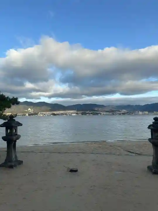 厳島神社の{uncategorized: "未分類", other: "その他", undefined: "問題あり", building: "その他建物", grave: "お墓", sacred_gate: "鳥居", guardian: "狛犬", statue: "像", buddha: "仏像", history: "歴史", nature: "自然", garden: "庭園", animal: "動物", pagoda: "塔", temizu: "手水舎", mountain_gate: "山門・神門", sanctuary: "本殿・本堂", subordinate: "末社・摂社", art: "芸術", scenery: "景色", jizo: "地蔵", ema: "絵馬", goshuin: "御朱印", omikuji: "おみくじ", items: "授与品その他", amulet: "お守り", goshuincho: "御朱印帳", eats: "食事", festival: "お祭り", votive_dance: "神楽", shichigosan: "七五三参", wedding: "結婚式", experience: "体験その他", initially: "初詣", around: "周辺", anti_infection: "感染症対策"}