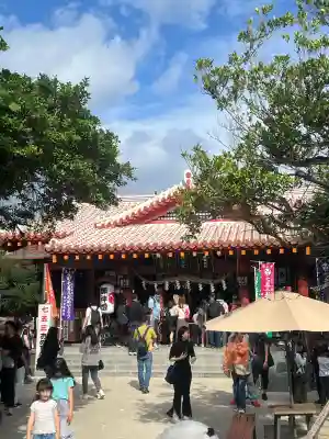 波上宮の{uncategorized: "未分類", other: "その他", undefined: "問題あり", building: "その他建物", grave: "お墓", sacred_gate: "鳥居", guardian: "狛犬", statue: "像", buddha: "仏像", history: "歴史", nature: "自然", garden: "庭園", animal: "動物", pagoda: "塔", temizu: "手水舎", mountain_gate: "山門・神門", sanctuary: "本殿・本堂", subordinate: "末社・摂社", art: "芸術", scenery: "景色", jizo: "地蔵", ema: "絵馬", goshuin: "御朱印", omikuji: "おみくじ", items: "授与品その他", amulet: "お守り", goshuincho: "御朱印帳", eats: "食事", festival: "お祭り", votive_dance: "神楽", shichigosan: "七五三参", wedding: "結婚式", experience: "体験その他", initially: "初詣", around: "周辺", anti_infection: "感染症対策"}