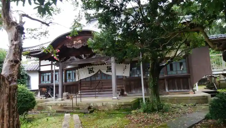 三宝寺の本殿・本堂