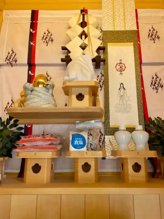 厳島神社(川越熊野神社境内)の{uncategorized: "未分類", other: "その他", undefined: "問題あり", building: "その他建物", grave: "お墓", sacred_gate: "鳥居", guardian: "狛犬", statue: "像", buddha: "仏像", history: "歴史", nature: "自然", garden: "庭園", animal: "動物", pagoda: "塔", temizu: "手水舎", mountain_gate: "山門・神門", sanctuary: "本殿・本堂", subordinate: "末社・摂社", art: "芸術", scenery: "景色", jizo: "地蔵", ema: "絵馬", goshuin: "御朱印", omikuji: "おみくじ", items: "授与品その他", amulet: "お守り", goshuincho: "御朱印帳", eats: "食事", festival: "お祭り", votive_dance: "神楽", shichigosan: "七五三参", wedding: "結婚式", experience: "体験その他", initially: "初詣", around: "周辺", anti_infection: "感染症対策"}