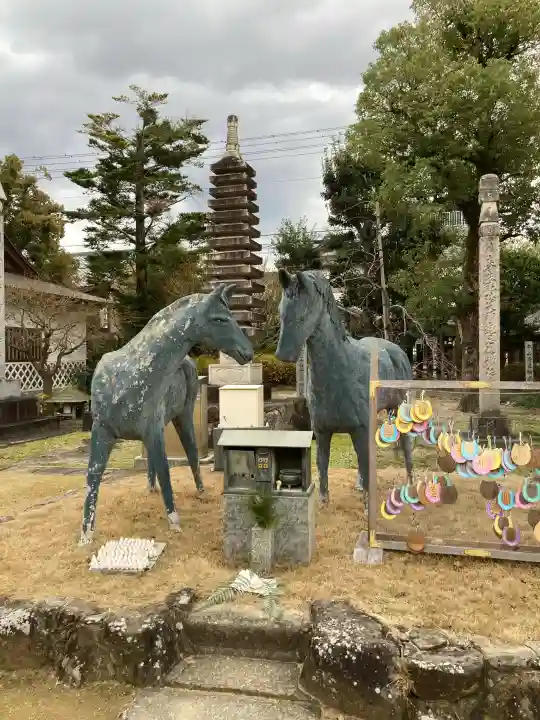 本山寺の{uncategorized: "未分類", other: "その他", undefined: "問題あり", building: "その他建物", grave: "お墓", sacred_gate: "鳥居", guardian: "狛犬", statue: "像", buddha: "仏像", history: "歴史", nature: "自然", garden: "庭園", animal: "動物", pagoda: "塔", temizu: "手水舎", mountain_gate: "山門・神門", sanctuary: "本殿・本堂", subordinate: "末社・摂社", art: "芸術", scenery: "景色", jizo: "地蔵", ema: "絵馬", goshuin: "御朱印", omikuji: "おみくじ", items: "授与品その他", amulet: "お守り", goshuincho: "御朱印帳", eats: "食事", festival: "お祭り", votive_dance: "神楽", shichigosan: "七五三参", wedding: "結婚式", experience: "体験その他", initially: "初詣", around: "周辺", anti_infection: "感染症対策"}