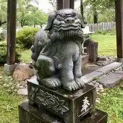 鶴岡護国神社の狛犬