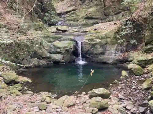 大本山七宝瀧寺の{uncategorized: "未分類", other: "その他", undefined: "問題あり", building: "その他建物", grave: "お墓", sacred_gate: "鳥居", guardian: "狛犬", statue: "像", buddha: "仏像", history: "歴史", nature: "自然", garden: "庭園", animal: "動物", pagoda: "塔", temizu: "手水舎", mountain_gate: "山門・神門", sanctuary: "本殿・本堂", subordinate: "末社・摂社", art: "芸術", scenery: "景色", jizo: "地蔵", ema: "絵馬", goshuin: "御朱印", omikuji: "おみくじ", items: "授与品その他", amulet: "お守り", goshuincho: "御朱印帳", eats: "食事", festival: "お祭り", votive_dance: "神楽", shichigosan: "七五三参", wedding: "結婚式", experience: "体験その他", initially: "初詣", around: "周辺", anti_infection: "感染症対策"}
