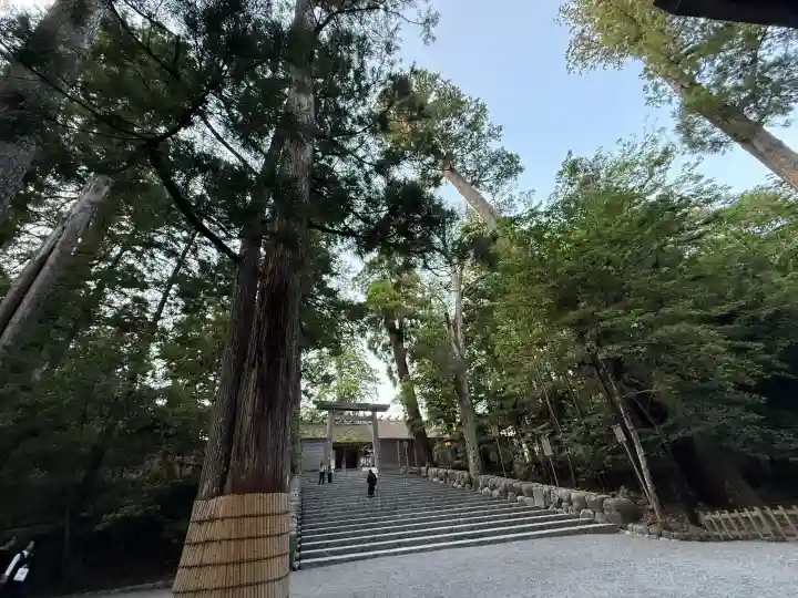 伊勢神宮内宮(皇大神宮)の{uncategorized: "未分類", other: "その他", undefined: "問題あり", building: "その他建物", grave: "お墓", sacred_gate: "鳥居", guardian: "狛犬", statue: "像", buddha: "仏像", history: "歴史", nature: "自然", garden: "庭園", animal: "動物", pagoda: "塔", temizu: "手水舎", mountain_gate: "山門・神門", sanctuary: "本殿・本堂", subordinate: "末社・摂社", art: "芸術", scenery: "景色", jizo: "地蔵", ema: "絵馬", goshuin: "御朱印", omikuji: "おみくじ", items: "授与品その他", amulet: "お守り", goshuincho: "御朱印帳", eats: "食事", festival: "お祭り", votive_dance: "神楽", shichigosan: "七五三参", wedding: "結婚式", experience: "体験その他", initially: "初詣", around: "周辺", anti_infection: "感染症対策"}