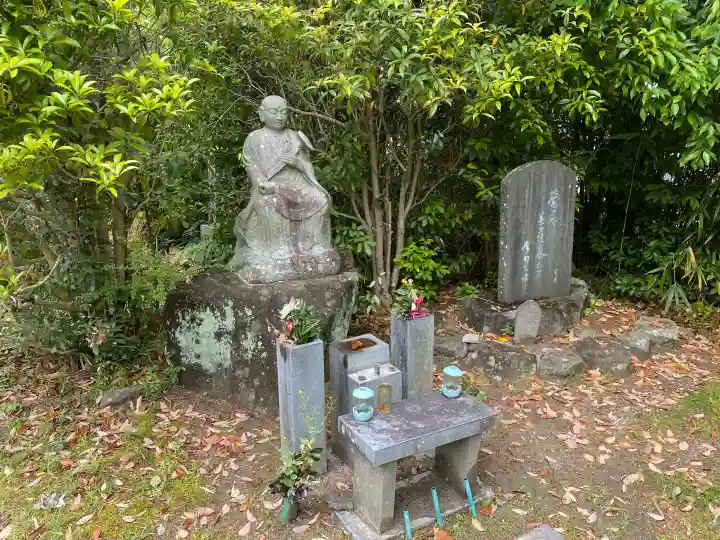 往生院の{uncategorized: "未分類", other: "その他", undefined: "問題あり", building: "その他建物", grave: "お墓", sacred_gate: "鳥居", guardian: "狛犬", statue: "像", buddha: "仏像", history: "歴史", nature: "自然", garden: "庭園", animal: "動物", pagoda: "塔", temizu: "手水舎", mountain_gate: "山門・神門", sanctuary: "本殿・本堂", subordinate: "末社・摂社", art: "芸術", scenery: "景色", jizo: "地蔵", ema: "絵馬", goshuin: "御朱印", omikuji: "おみくじ", items: "授与品その他", amulet: "お守り", goshuincho: "御朱印帳", eats: "食事", festival: "お祭り", votive_dance: "神楽", shichigosan: "七五三参", wedding: "結婚式", experience: "体験その他", initially: "初詣", around: "周辺", anti_infection: "感染症対策"}