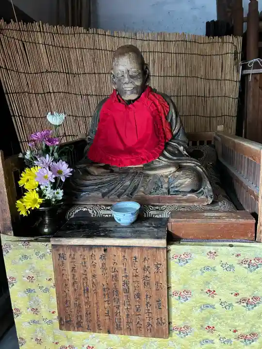 金鳳山 正法寺の{uncategorized: "未分類", other: "その他", undefined: "問題あり", building: "その他建物", grave: "お墓", sacred_gate: "鳥居", guardian: "狛犬", statue: "像", buddha: "仏像", history: "歴史", nature: "自然", garden: "庭園", animal: "動物", pagoda: "塔", temizu: "手水舎", mountain_gate: "山門・神門", sanctuary: "本殿・本堂", subordinate: "末社・摂社", art: "芸術", scenery: "景色", jizo: "地蔵", ema: "絵馬", goshuin: "御朱印", omikuji: "おみくじ", items: "授与品その他", amulet: "お守り", goshuincho: "御朱印帳", eats: "食事", festival: "お祭り", votive_dance: "神楽", shichigosan: "七五三参", wedding: "結婚式", experience: "体験その他", initially: "初詣", around: "周辺", anti_infection: "感染症対策"}