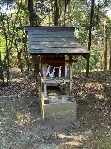 鴨鳥五所神社の{uncategorized: "未分類", other: "その他", undefined: "問題あり", building: "その他建物", grave: "お墓", sacred_gate: "鳥居", guardian: "狛犬", statue: "像", buddha: "仏像", history: "歴史", nature: "自然", garden: "庭園", animal: "動物", pagoda: "塔", temizu: "手水舎", mountain_gate: "山門・神門", sanctuary: "本殿・本堂", subordinate: "末社・摂社", art: "芸術", scenery: "景色", jizo: "地蔵", ema: "絵馬", goshuin: "御朱印", omikuji: "おみくじ", items: "授与品その他", amulet: "お守り", goshuincho: "御朱印帳", eats: "食事", festival: "お祭り", votive_dance: "神楽", shichigosan: "七五三参", wedding: "結婚式", experience: "体験その他", initially: "初詣", around: "周辺", anti_infection: "感染症対策"}
